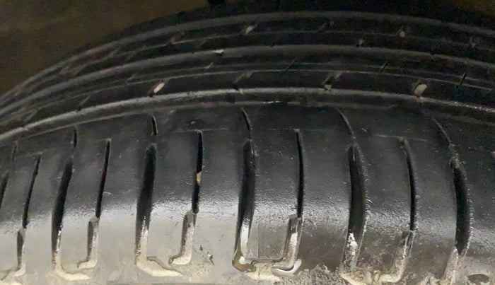 2013 Maruti Swift ZXI, Petrol, Manual, 97,672 km, Right Front Tyre Tread
