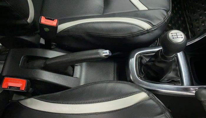 2013 Maruti Swift ZXI, Petrol, Manual, 97,672 km, Gear Lever