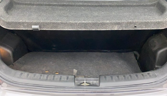 2013 Maruti Swift ZXI, Petrol, Manual, 97,672 km, Boot Inside
