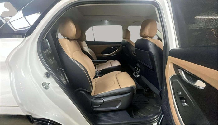 2025 Hyundai ALCAZAR Signature 6 STR 1.5 Turbo GDi Petrol DCT, Petrol, Automatic, 3,581 km, Right Side Rear Door Cabin
