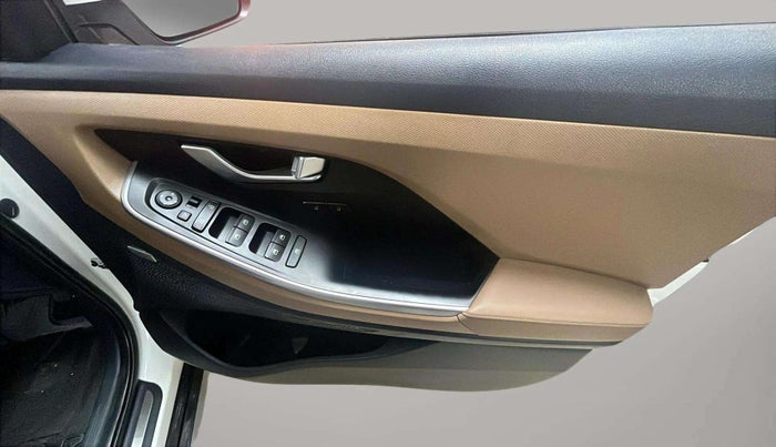 2025 Hyundai ALCAZAR Signature 6 STR 1.5 Turbo GDi Petrol DCT, Petrol, Automatic, 3,581 km, Driver Side Door Panels Control