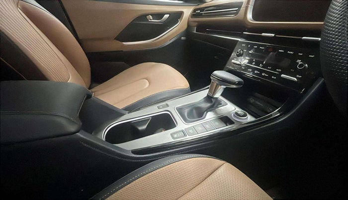 2025 Hyundai ALCAZAR Signature 6 STR 1.5 Turbo GDi Petrol DCT, Petrol, Automatic, 3,581 km, Gear Lever