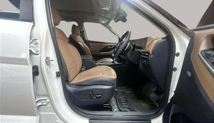 2025 Hyundai ALCAZAR Signature 6 STR 1.5 Turbo GDi Petrol DCT, Petrol, Automatic, 3,581 km, Right Side Front Door Cabin
