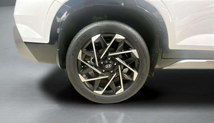 2025 Hyundai ALCAZAR Signature 6 STR 1.5 Turbo GDi Petrol DCT, Petrol, Automatic, 3,581 km, Right Rear Wheel