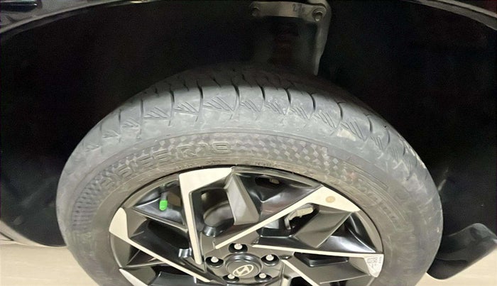 2025 Hyundai ALCAZAR Signature 6 STR 1.5 Turbo GDi Petrol DCT, Petrol, Automatic, 3,581 km, Right Rear Tyre Tread
