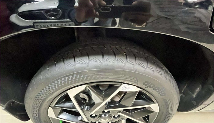 2025 Hyundai ALCAZAR Signature 6 STR 1.5 Turbo GDi Petrol DCT, Petrol, Automatic, 3,581 km, Right Front Tyre Tread