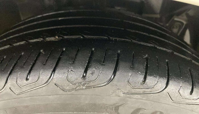 2019 Ford Ecosport TITANIUM 1.5L THUNDER EDTION DIESEL, Diesel, Manual, 1,49,325 km, Right Front Tyre Tread