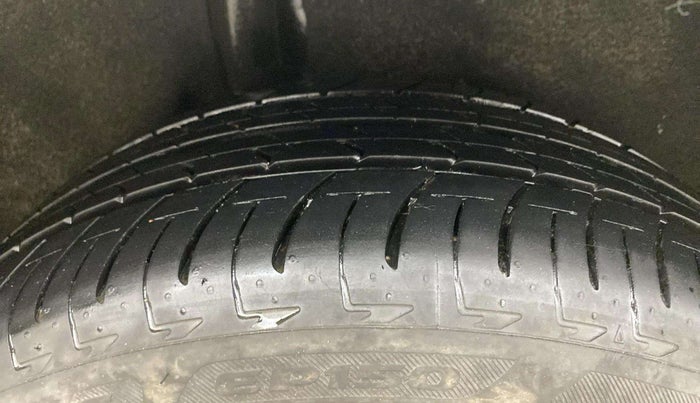 2019 Ford Ecosport TITANIUM 1.5L THUNDER EDTION DIESEL, Diesel, Manual, 1,49,325 km, Right Rear Tyre Tread