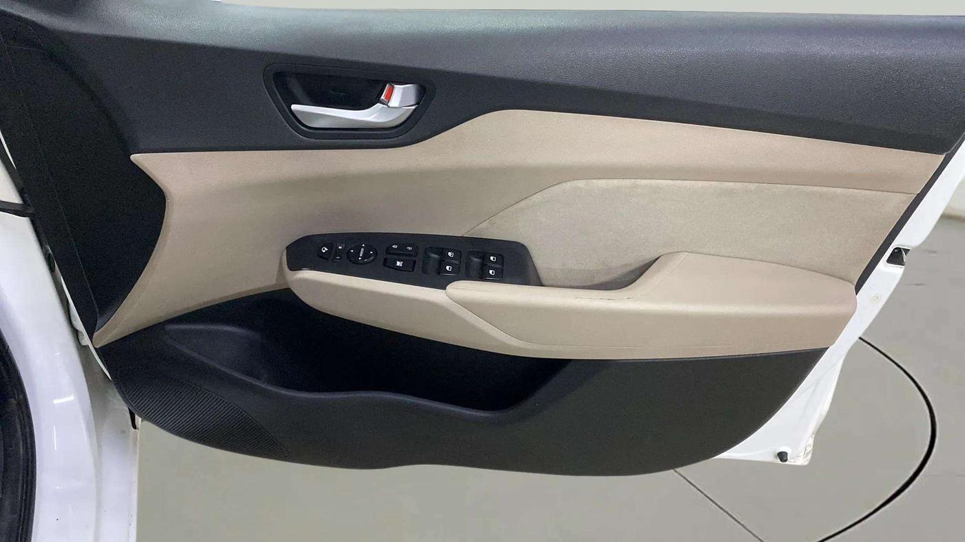 2019 Hyundai Verna 1.6 VTVT SX, Petrol, Manual, 36,134 km, Driver Side Door Panels Control