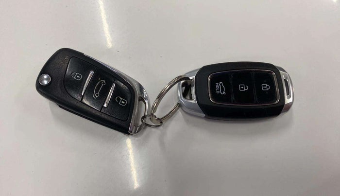 2019 Hyundai Verna 1.6 VTVT SX, Petrol, Manual, 36,134 km, Key Close Up