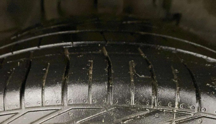 2022 Tata NEXON XZ PLUS PETROL, Petrol, Manual, 43,477 km, Right Front Tyre Tread