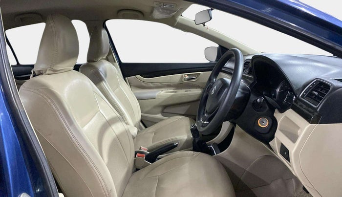 2017 Maruti Ciaz DELTA 1.4 MT PETROL, Petrol, Manual, 1,27,182 km, Driver Side Door Panels Control