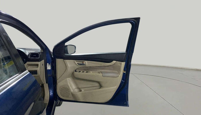 2017 Maruti Ciaz DELTA 1.4 MT PETROL, Petrol, Manual, 1,27,182 km, RHS Front Door