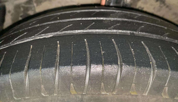 2017 Maruti Ciaz DELTA 1.4 MT PETROL, Petrol, Manual, 1,27,182 km, Left Front Tyre Tread