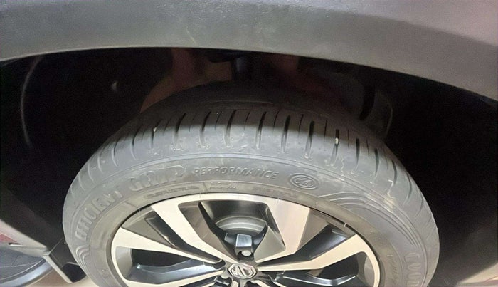 2024 MG HECTOR SAVVY PRO 1.5 TURBO CVT PETROL, Petrol, Automatic, 4,730 km, Right Rear Tyre Tread