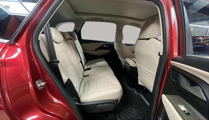 2024 MG HECTOR SAVVY PRO 1.5 TURBO CVT PETROL, Petrol, Automatic, 4,730 km, Right Side Rear Door Cabin