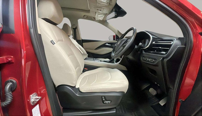 2024 MG HECTOR SAVVY PRO 1.5 TURBO CVT PETROL, Petrol, Automatic, 4,730 km, Right Side Front Door Cabin