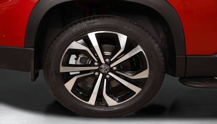 2024 MG HECTOR SAVVY PRO 1.5 TURBO CVT PETROL, Petrol, Automatic, 4,730 km, Right Rear Wheel