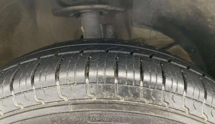 2021 Maruti Swift VXI, Petrol, Manual, 96,252 km, Right Front Tyre Tread