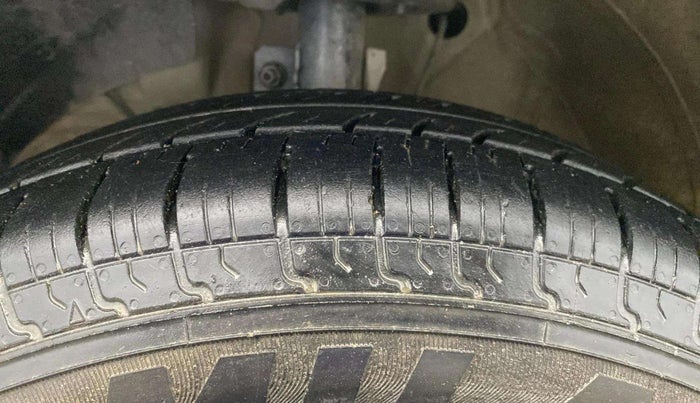 2021 Maruti Swift VXI, Petrol, Manual, 96,252 km, Left Front Tyre Tread