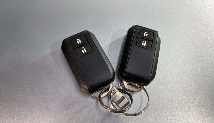 2022 Maruti XL6 ALPHA PLUS MT, Petrol, Manual, 12,251 km, Key Close Up