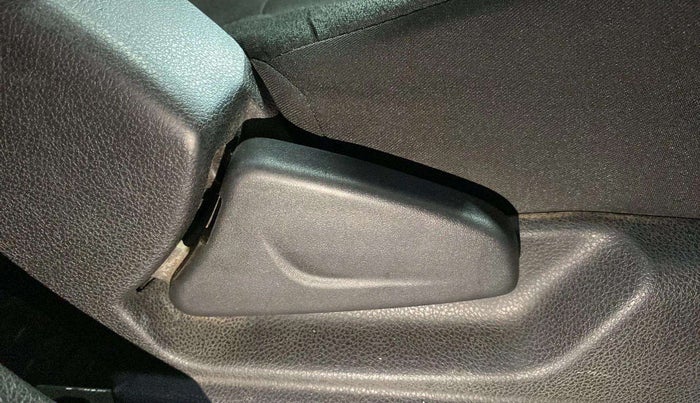 2018 Renault Kwid RXL, Petrol, Manual, 32,522 km, Driver Side Adjustment Panel