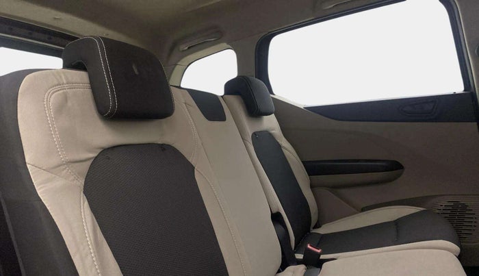 2022 Renault TRIBER RXT LIMITED EDITION, Petrol, Manual, 43,016 km, Right Side Rear Door Cabin