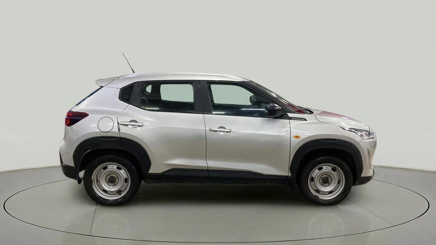 2021 Nissan MAGNITE XE, CNG, Manual, 51,906 km, Right Side View