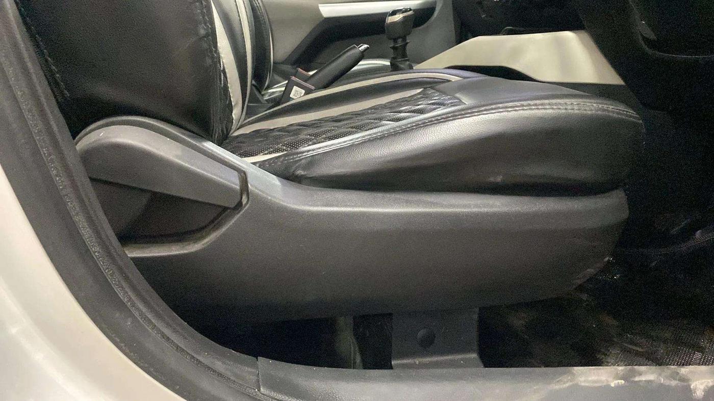 2021 Nissan MAGNITE XE, CNG, Manual, 51,906 km, Driver Side Adjustment Panel