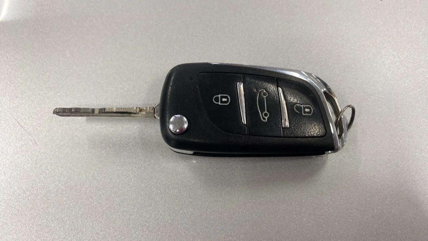 2021 Nissan MAGNITE XE, CNG, Manual, 51,906 km, Key Close Up