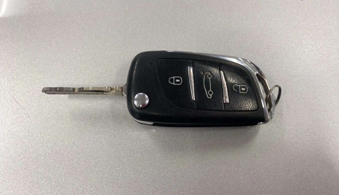2021 Nissan MAGNITE XE, CNG, Manual, 51,884 km, Key Close Up