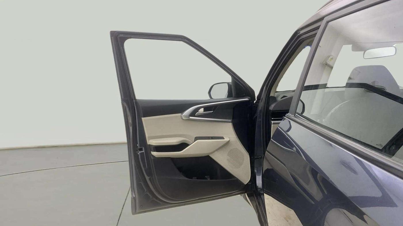 2022 KIA CARENS PRESTIGE 1.5 PETROL 7 STR, Petrol, Manual, 39,352 km, LHS Front Door
