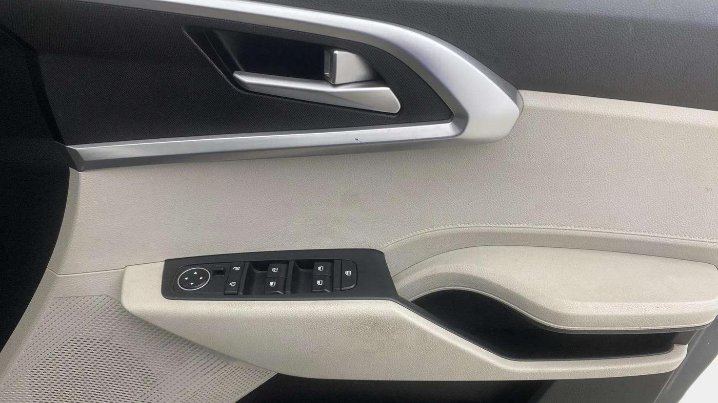 2022 KIA CARENS PRESTIGE 1.5 PETROL 7 STR, Petrol, Manual, 39,352 km, Driver Side Door Panels Control