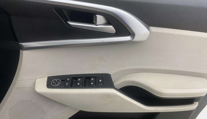 2022 KIA CARENS PRESTIGE 1.5 PETROL 7 STR, Petrol, Manual, 39,352 km, Driver Side Door Panels Control