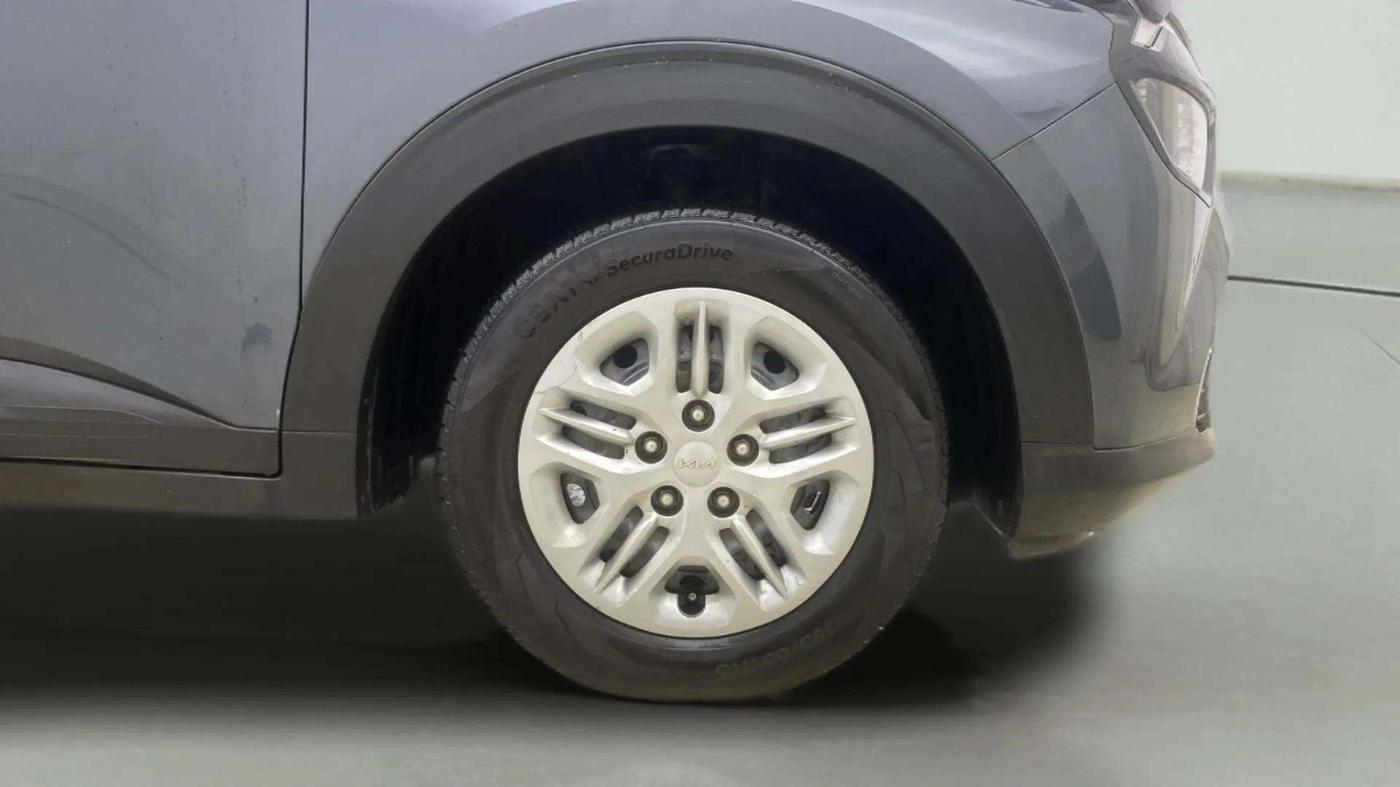 2022 KIA CARENS PRESTIGE 1.5 PETROL 7 STR, Petrol, Manual, 39,352 km, Right Front Wheel