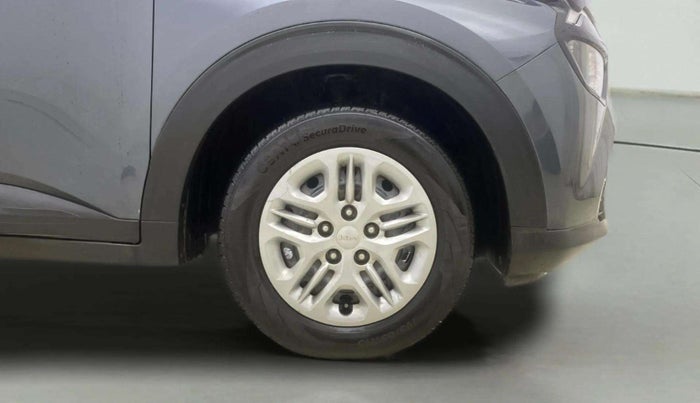 2022 KIA CARENS PRESTIGE 1.5 PETROL 7 STR, Petrol, Manual, 39,352 km, Right Front Wheel