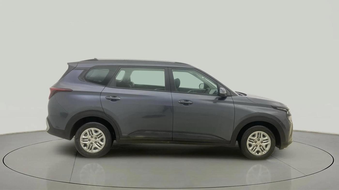 2022 KIA CARENS PRESTIGE 1.5 PETROL 7 STR, Petrol, Manual, 39,352 km, Right Side View