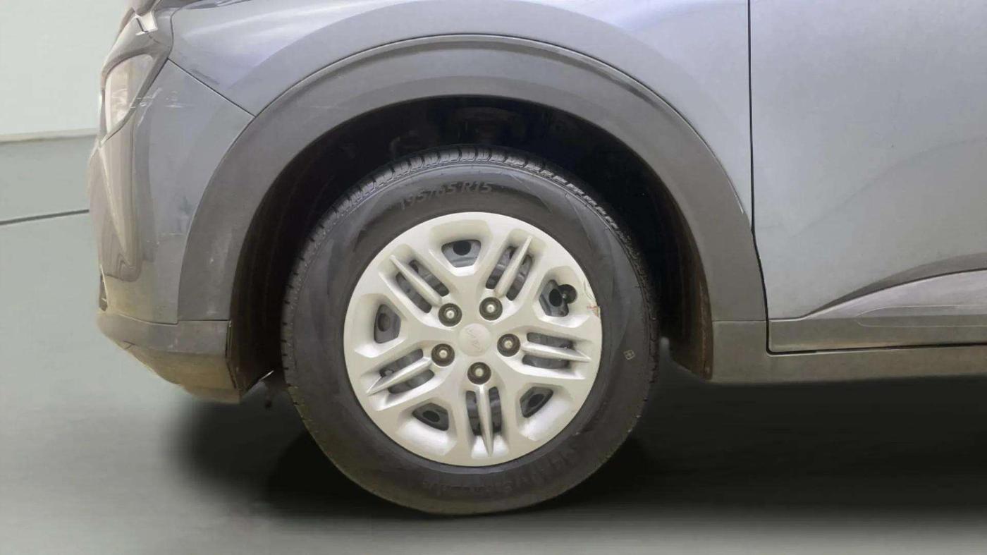 2022 KIA CARENS PRESTIGE 1.5 PETROL 7 STR, Petrol, Manual, 39,352 km, Left Front Wheel