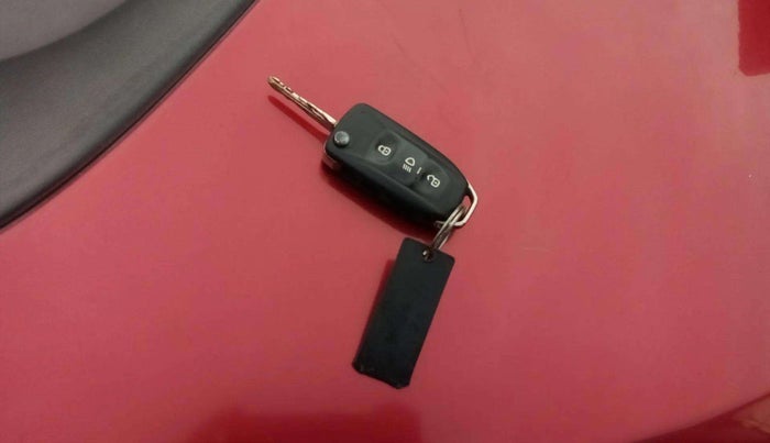 2017 Tata Tiago XZ PETROL, Petrol, Manual, 1,05,299 km, Key Close Up