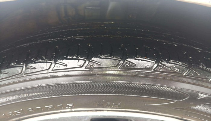 2016 Skoda Rapid 1.5 TDI CR STYLE PLUS AT, Diesel, Automatic, 85,992 km, Right Front Tyre Tread