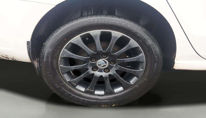 2016 Skoda Rapid 1.5 TDI CR STYLE PLUS AT, Diesel, Automatic, 85,992 km, Right Rear Wheel