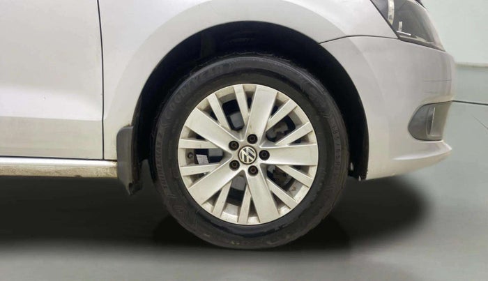 2015 Volkswagen Vento HIGHLINE PETROL AT, Petrol, Automatic, 39,366 km, Right Front Wheel