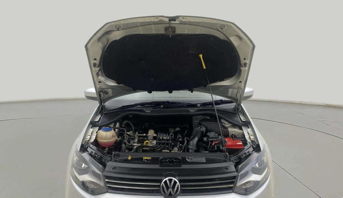 2015 Volkswagen Vento HIGHLINE PETROL AT, Petrol, Automatic, 39,366 km, Open Bonet