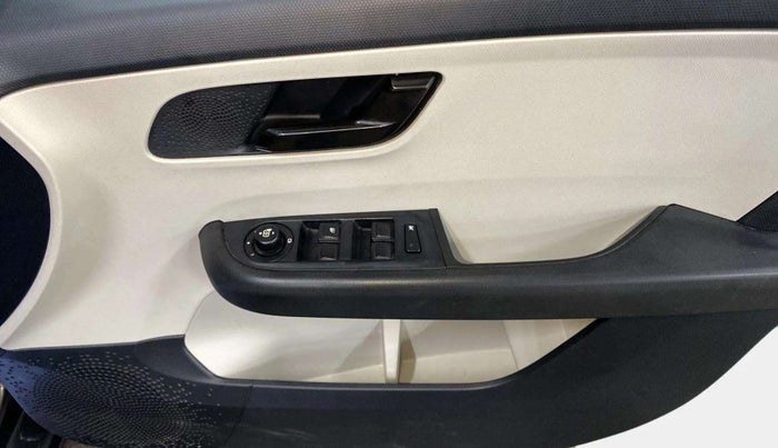 2022 Tata ALTROZ XT PETROL, Petrol, Manual, 21,738 km, Driver Side Door Panels Control