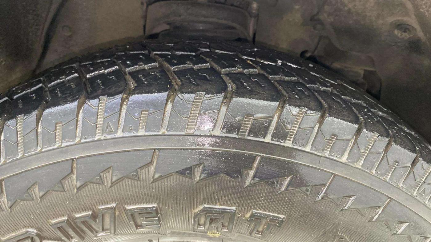 2016 Mahindra TUV300 T8 AMT, Diesel, Automatic, 91,824 km, Right Front Tyre Tread