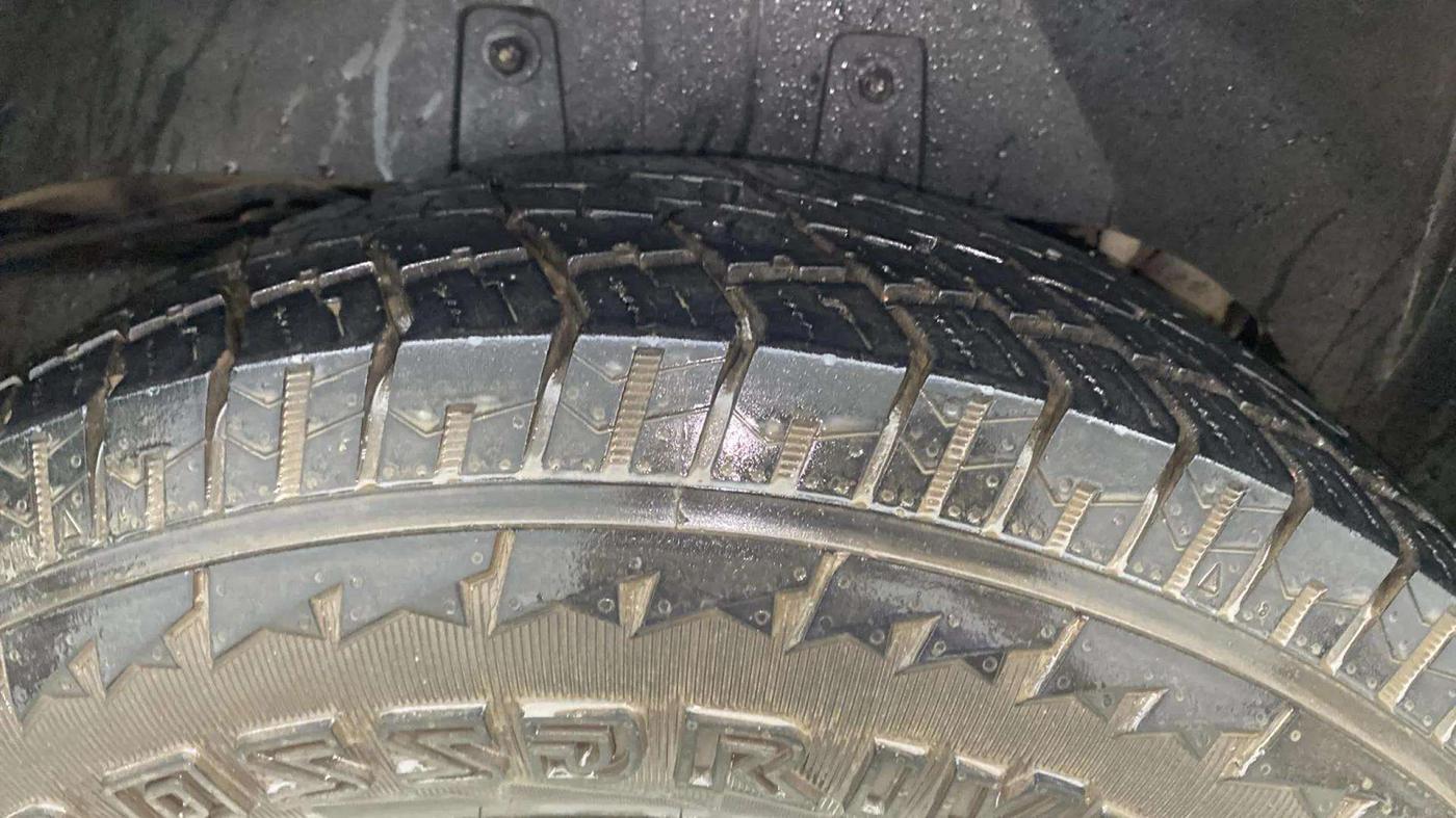 2016 Mahindra TUV300 T8 AMT, Diesel, Automatic, 91,824 km, Left Rear Tyre Tread