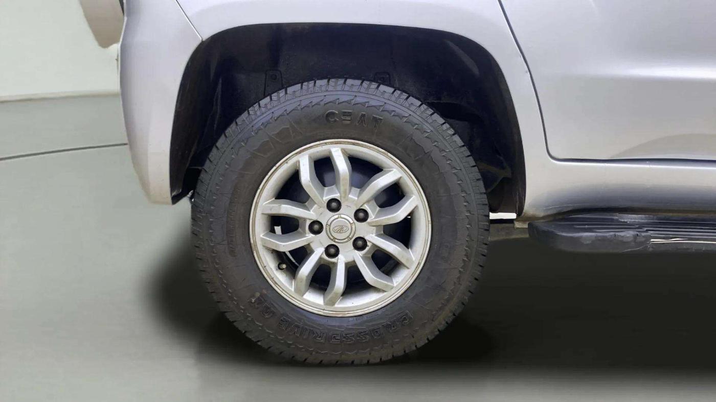 2016 Mahindra TUV300 T8 AMT, Diesel, Automatic, 91,824 km, Right Rear Wheel