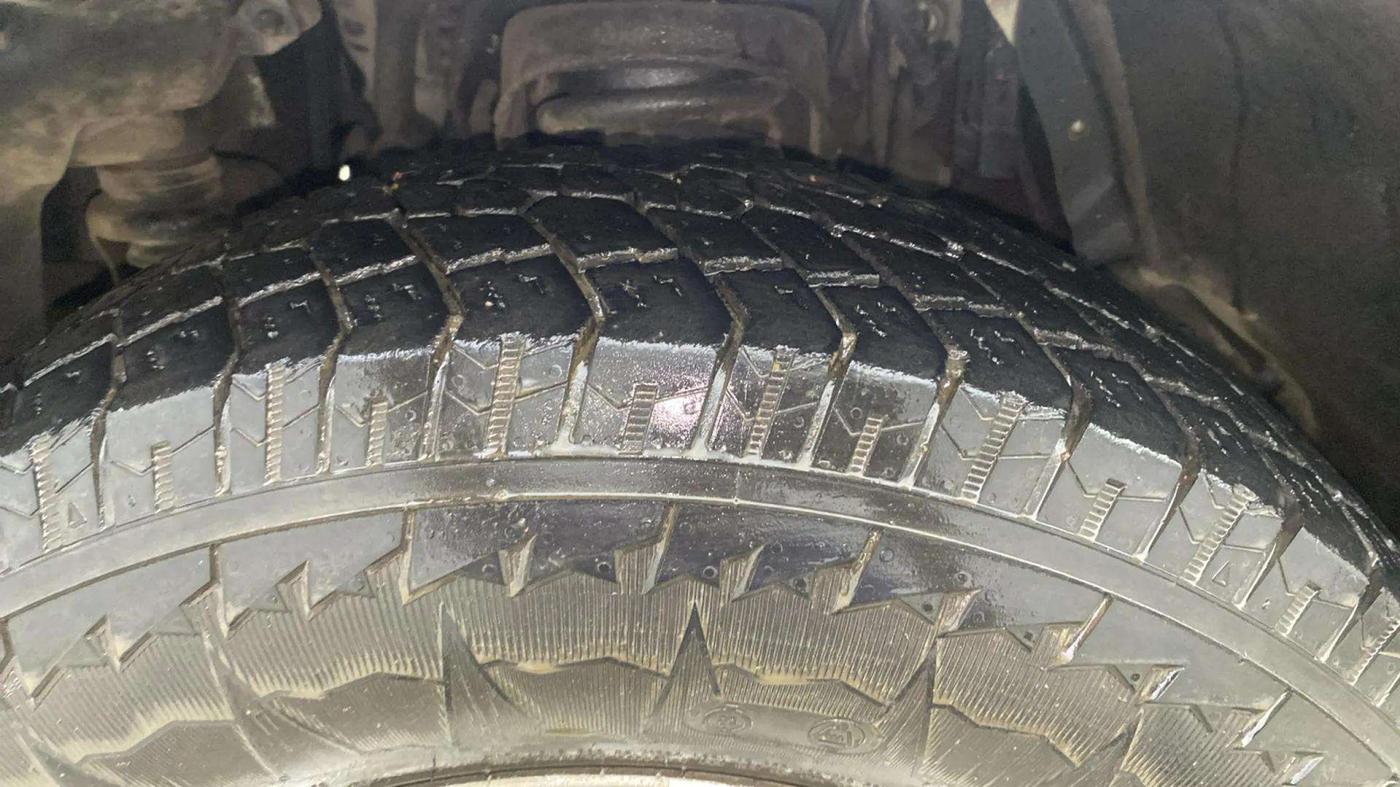 2016 Mahindra TUV300 T8 AMT, Diesel, Automatic, 91,824 km, Left Front Tyre Tread