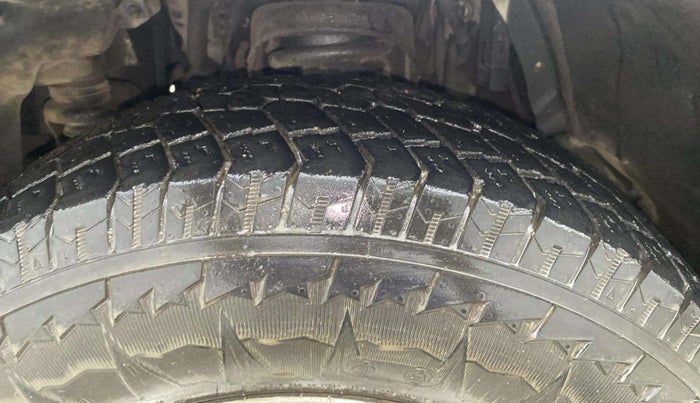 2016 Mahindra TUV300 T8 AMT, Diesel, Automatic, 91,632 km, Left Front Tyre Tread