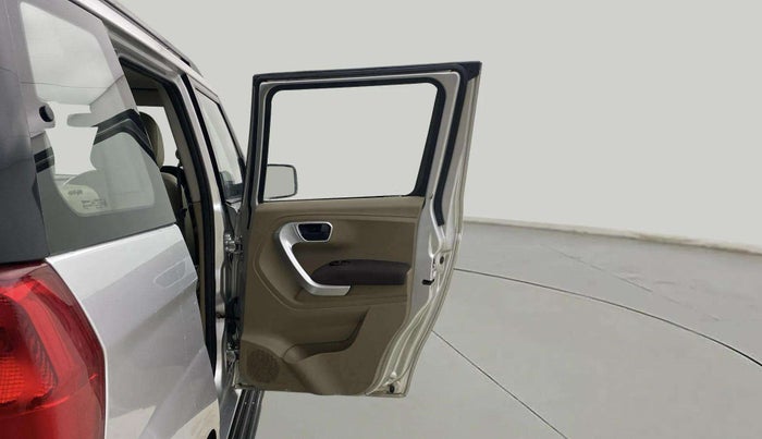 2016 Mahindra TUV300 T8 AMT, Diesel, Automatic, 91,632 km, RHS Rear Door